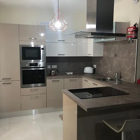 Sea View 2 Bed Close To Hpi7738 *