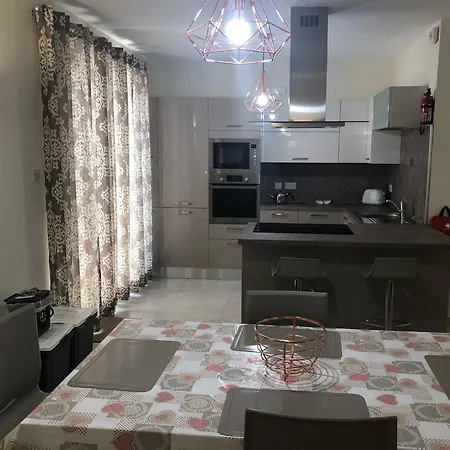 Sea View 2 Bed Close To Hpi7738 * Marsaskala