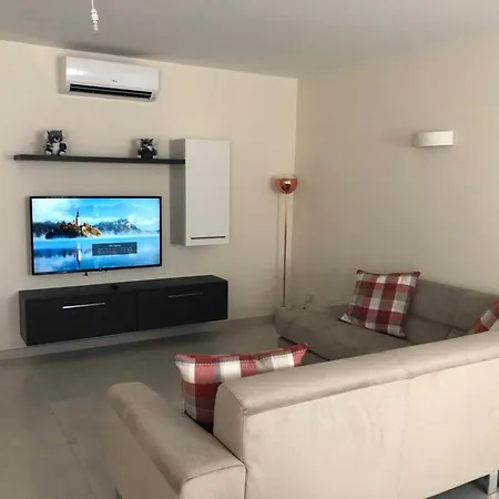 Sea View 2 Bed Close To Hpi7738