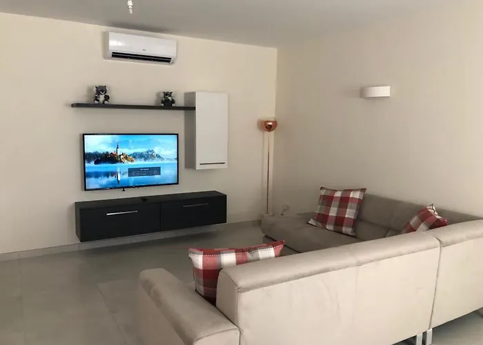 Sea View 2 Bed Close To Hpi7738