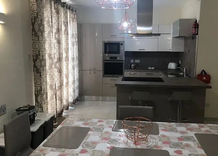 Sea View 2 Bed Close To Hpi7738 * Marsaskala